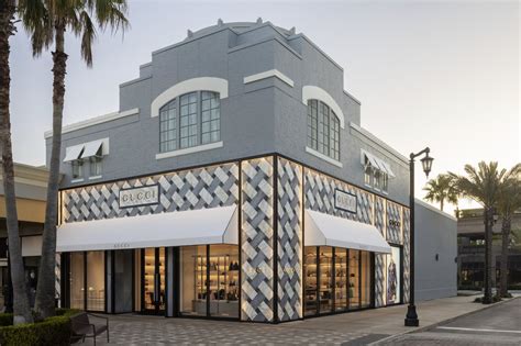 gucci store in jacksonville florida.